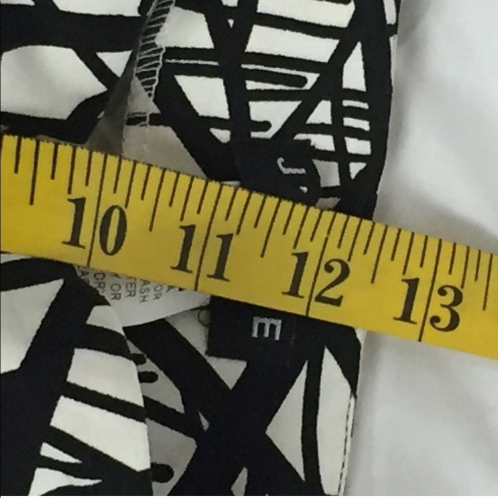 Black & White Graphic Ankle Pants Size 8 - Picture 4 of 7